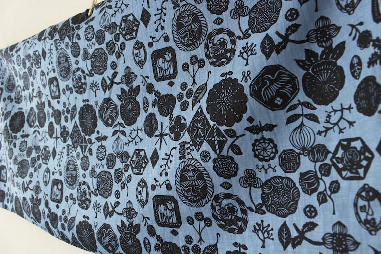 リネンプリント 花図案の吹き寄ブルー×ネイビー